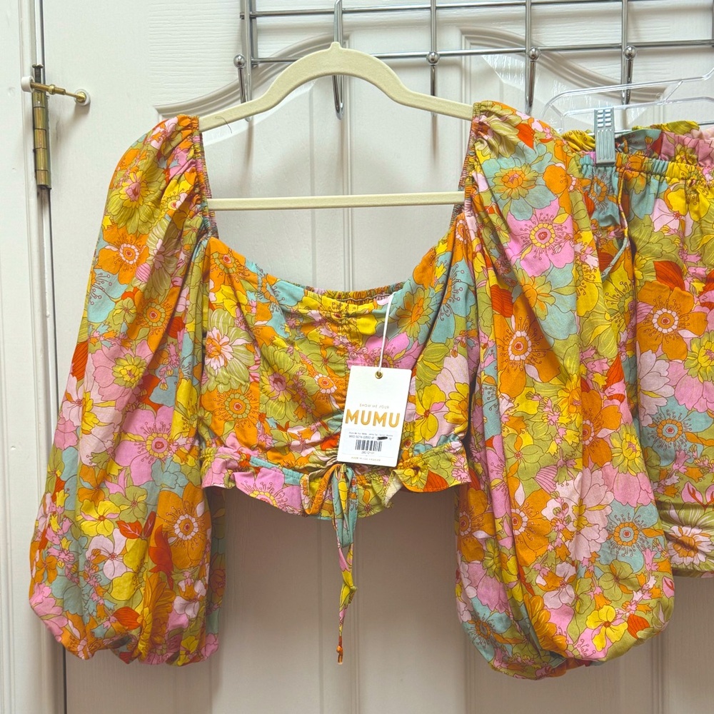 Show Me Your MuMu - Size M - Jenna Top in Groovy Blooms